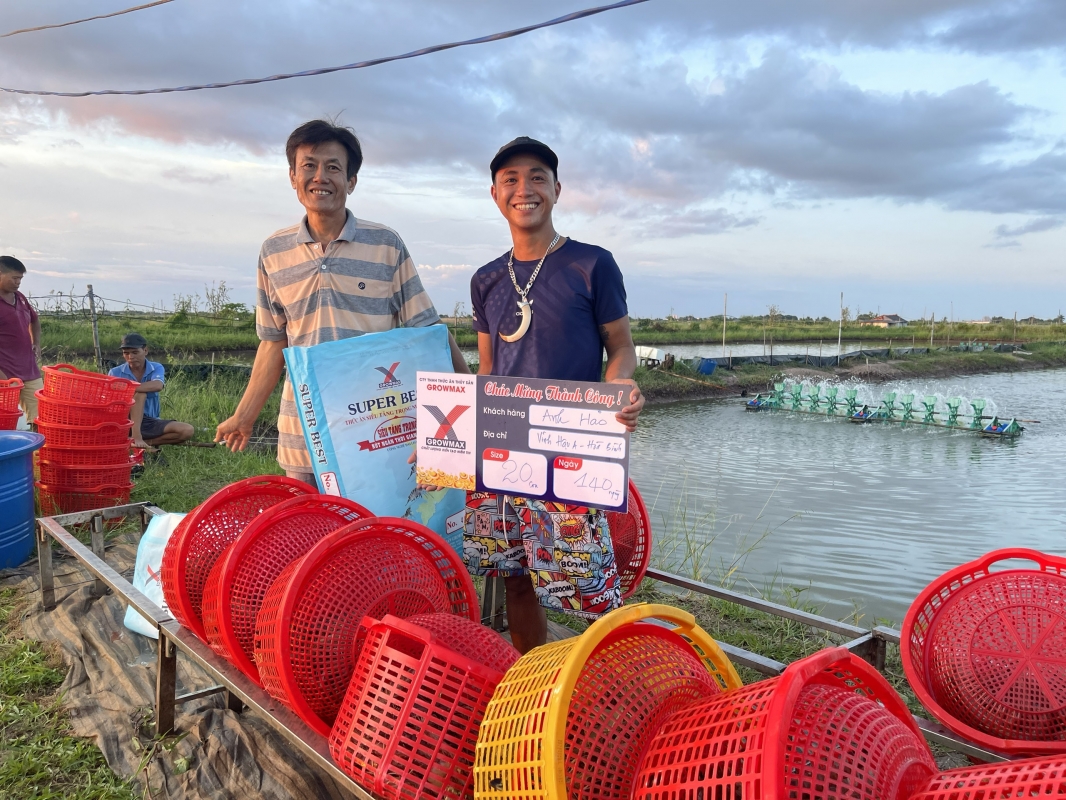 Mừng vụ tôm bội thu cùng bà con 